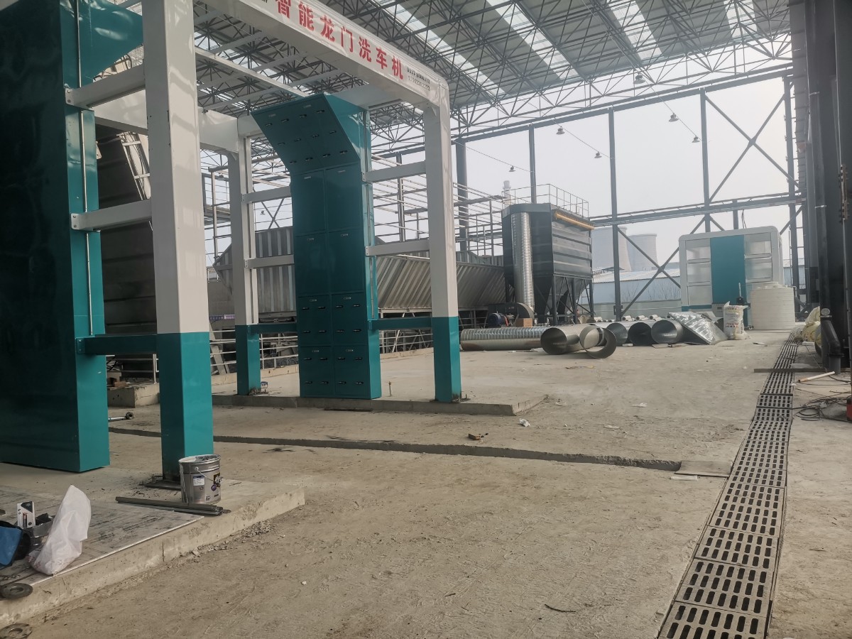 鋼聯(lián)攪拌站專用龍門式洗車機(jī)安裝中
